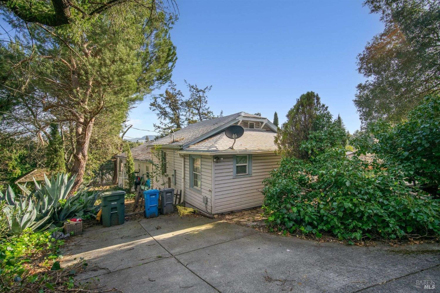 3160 Sunridge Drive Santa Rosa, CA 95404 - Photo 41 of 45 a view of a garage