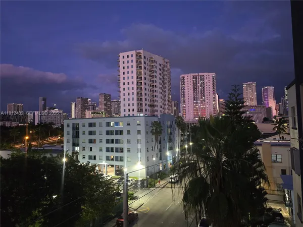 $2,100 | 546 Southwest 1st Street, Unit 612, Miami, FL 33130