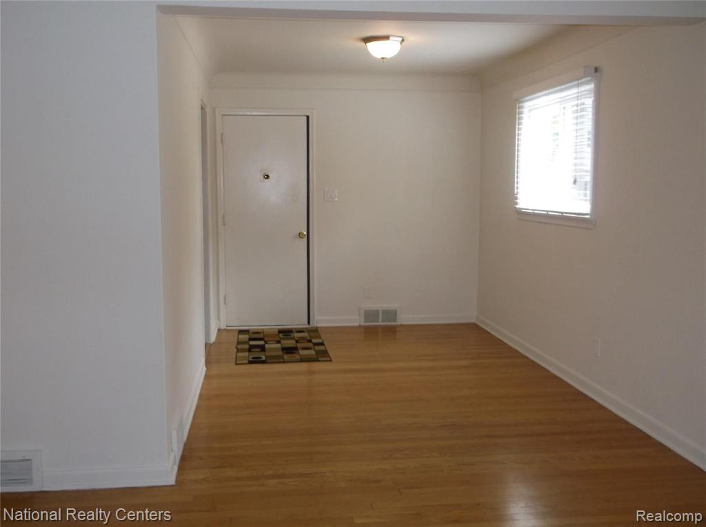 2037 East Maple Road Birmingham, MI 48009 - Photo 5 of 21
