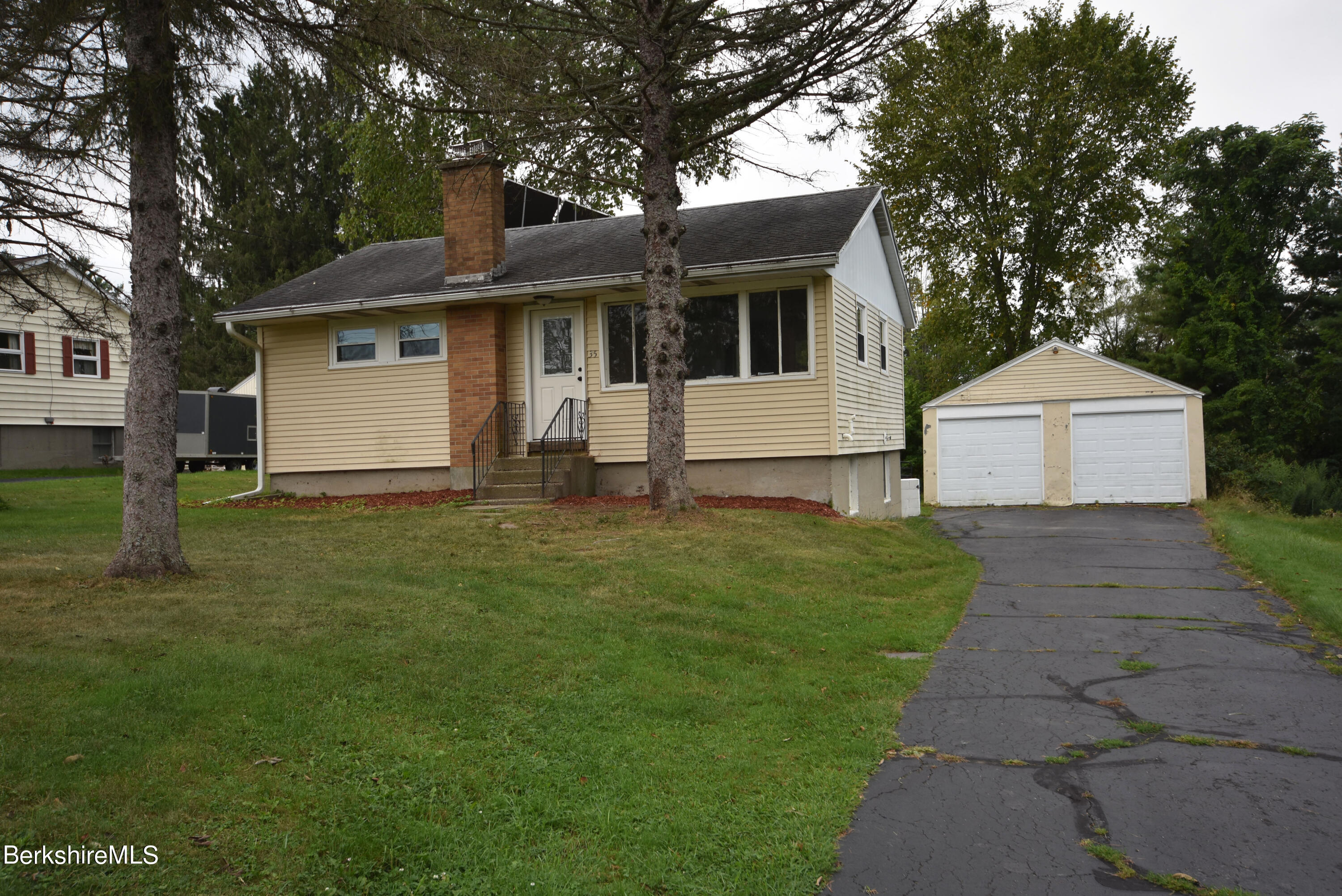 35 Melbourne Road Pittsfield, MA 01201 - Photo 2 of 36 Exterior