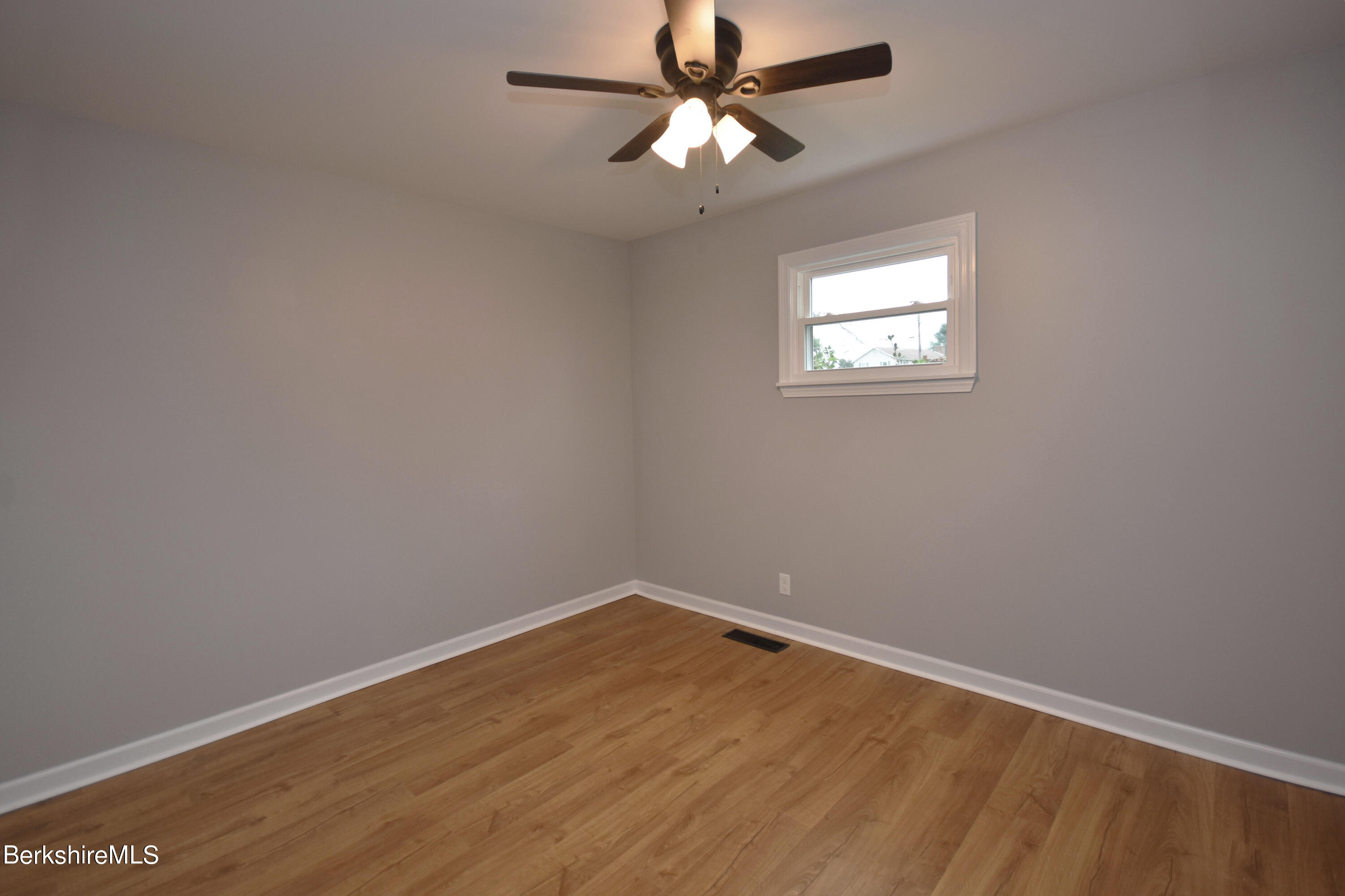 35 Melbourne Road Pittsfield, MA 01201 - Photo 22 of 36 Bedroom #2