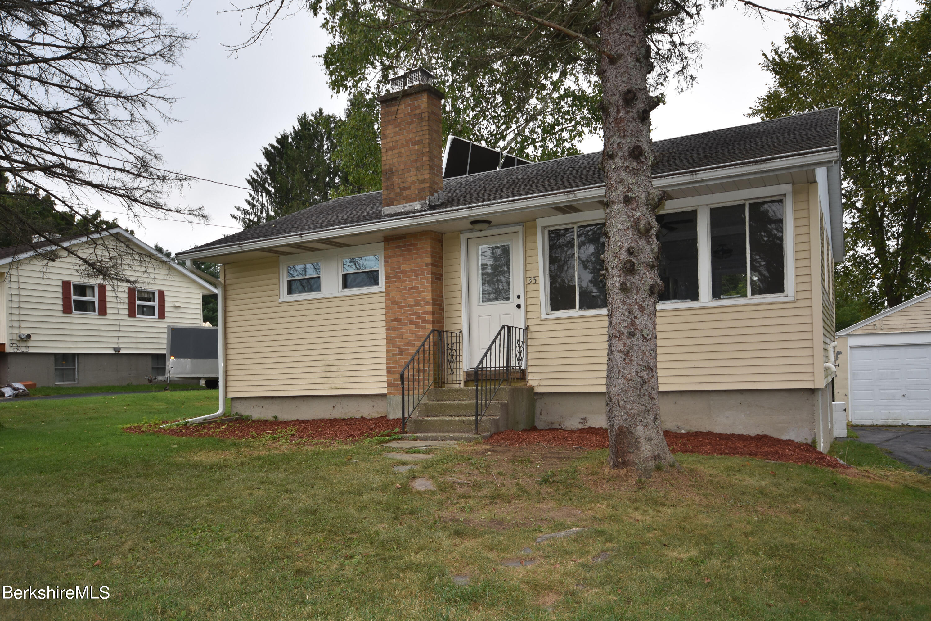 35 Melbourne Road Pittsfield, MA 01201 - Photo 3 of 36 Exterior