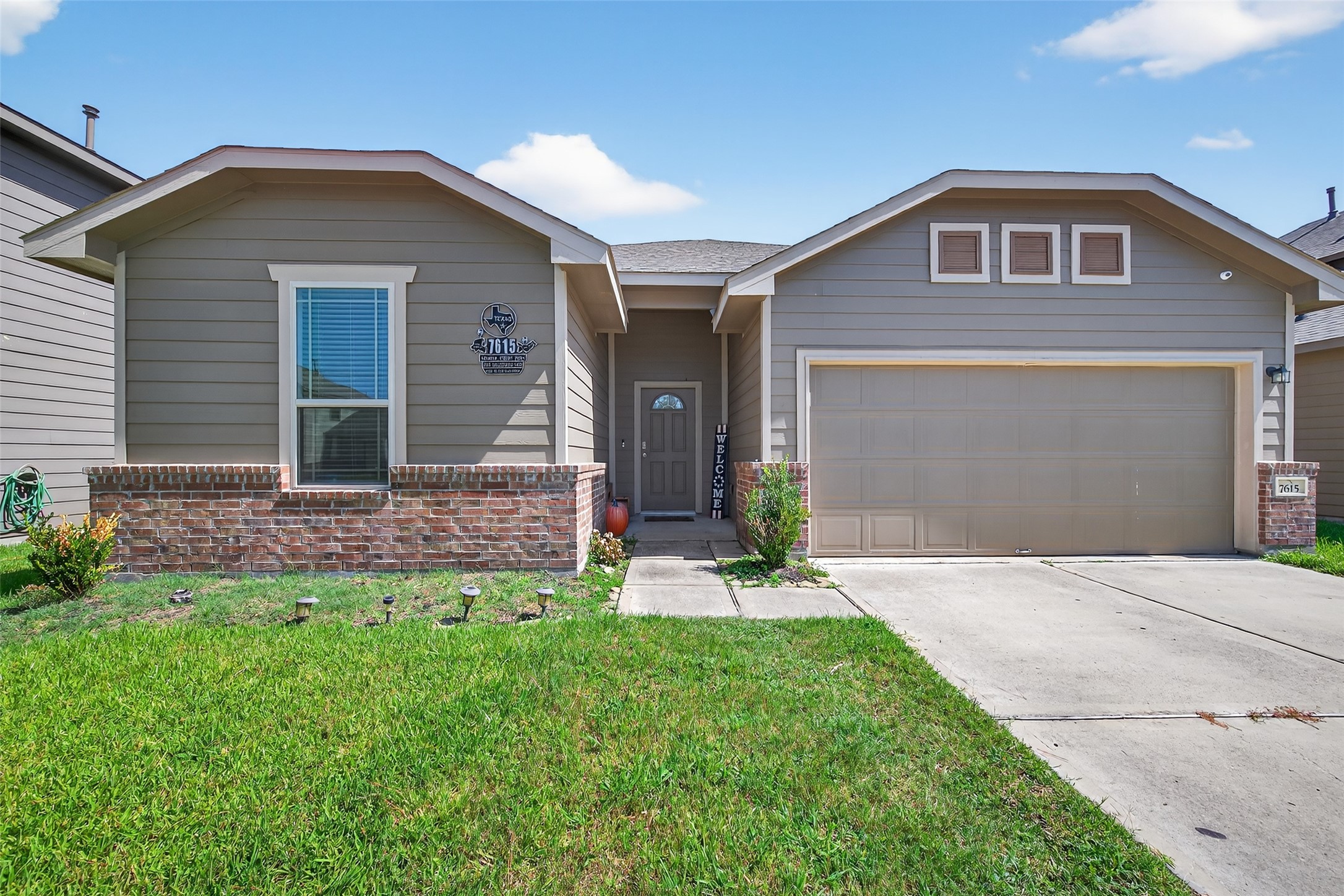 7615 Nevaeh Crest Path Houston, TX 77016 - Photo 2 of 37 a front view of a house with a yard and garage