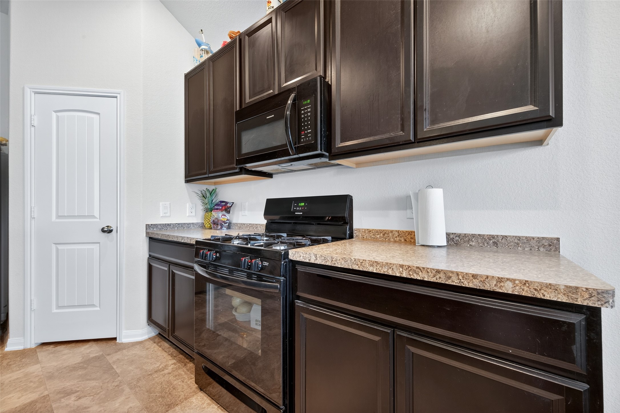7615 Nevaeh Crest Path Houston, TX 77016 - Photo 21 of 37 a kitchen with stainless steel appliances granite countertop a stove microwave and sink