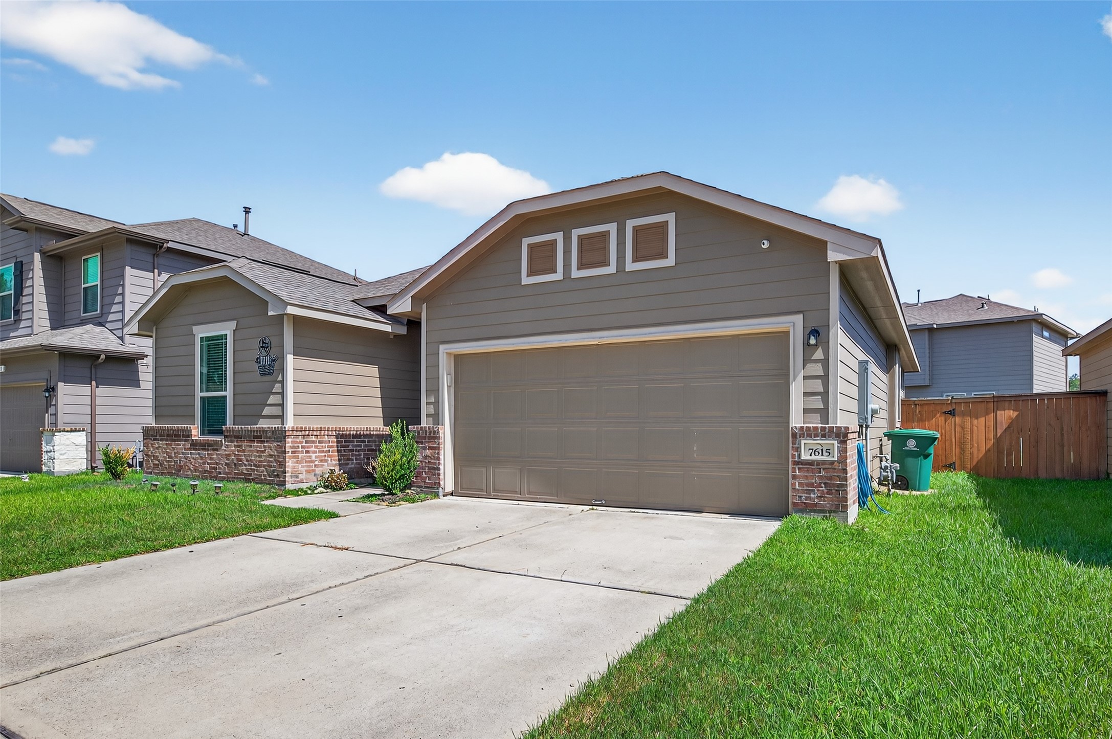 7615 Nevaeh Crest Path Houston, TX 77016 - Photo 3 of 37 a front view of house with yard