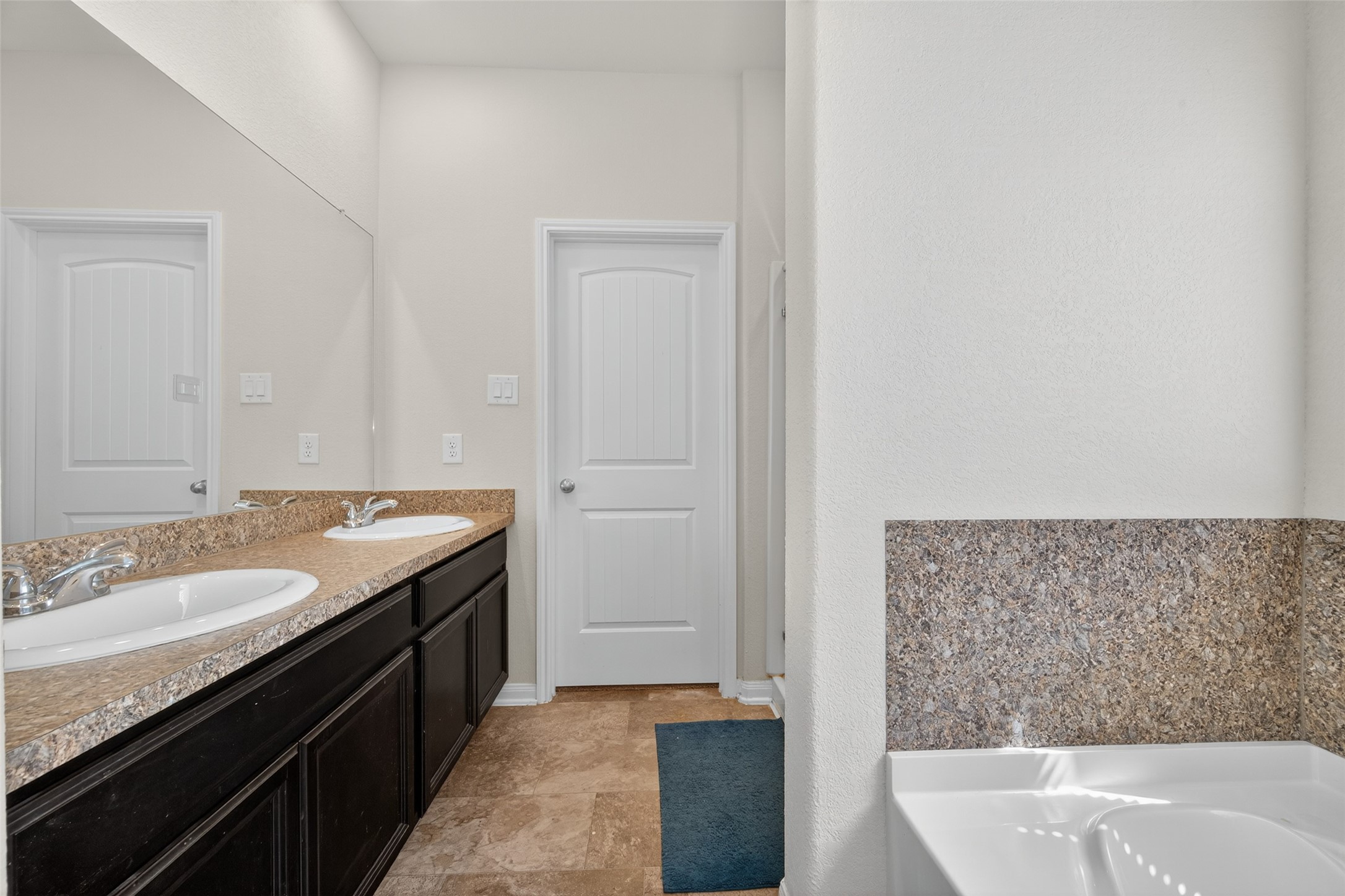 7615 Nevaeh Crest Path Houston, TX 77016 - Photo 31 of 37 a spacious bathroom with a granite countertop sink and a bathtub