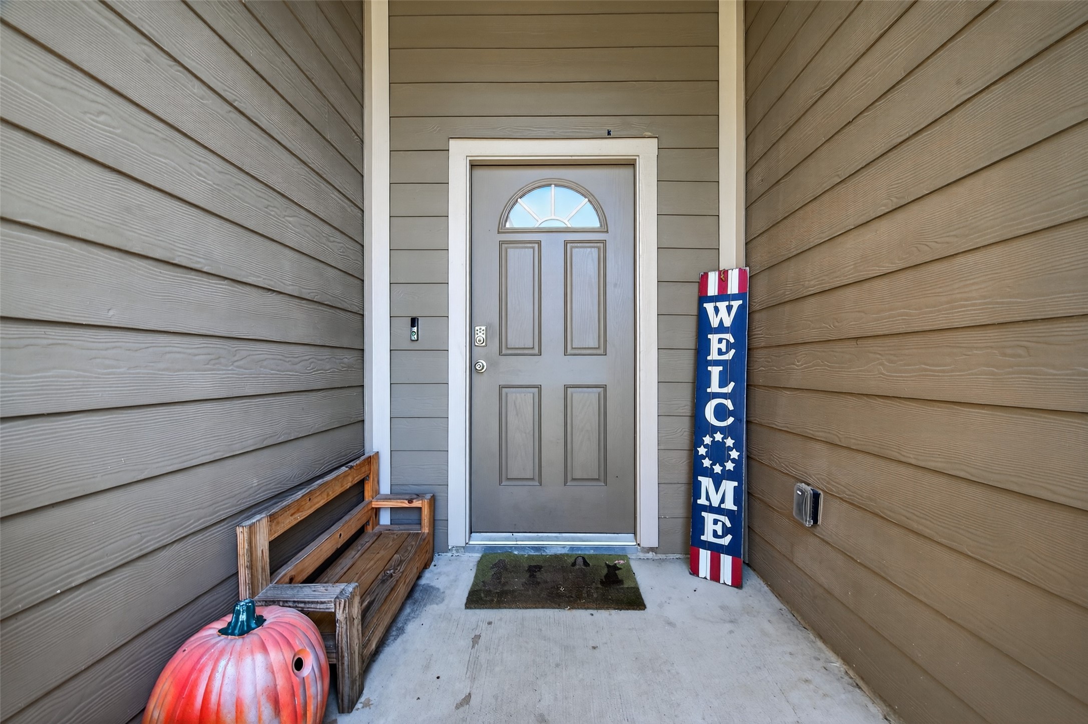 7615 Nevaeh Crest Path Houston, TX 77016 - Photo 5 of 37 a view of front door of house