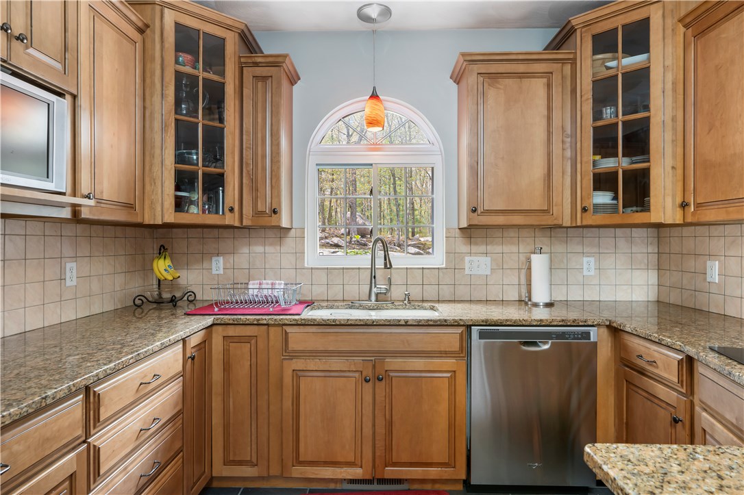 125 John Franklin Road Coventry, RI 02831 - Photo 8 of 30