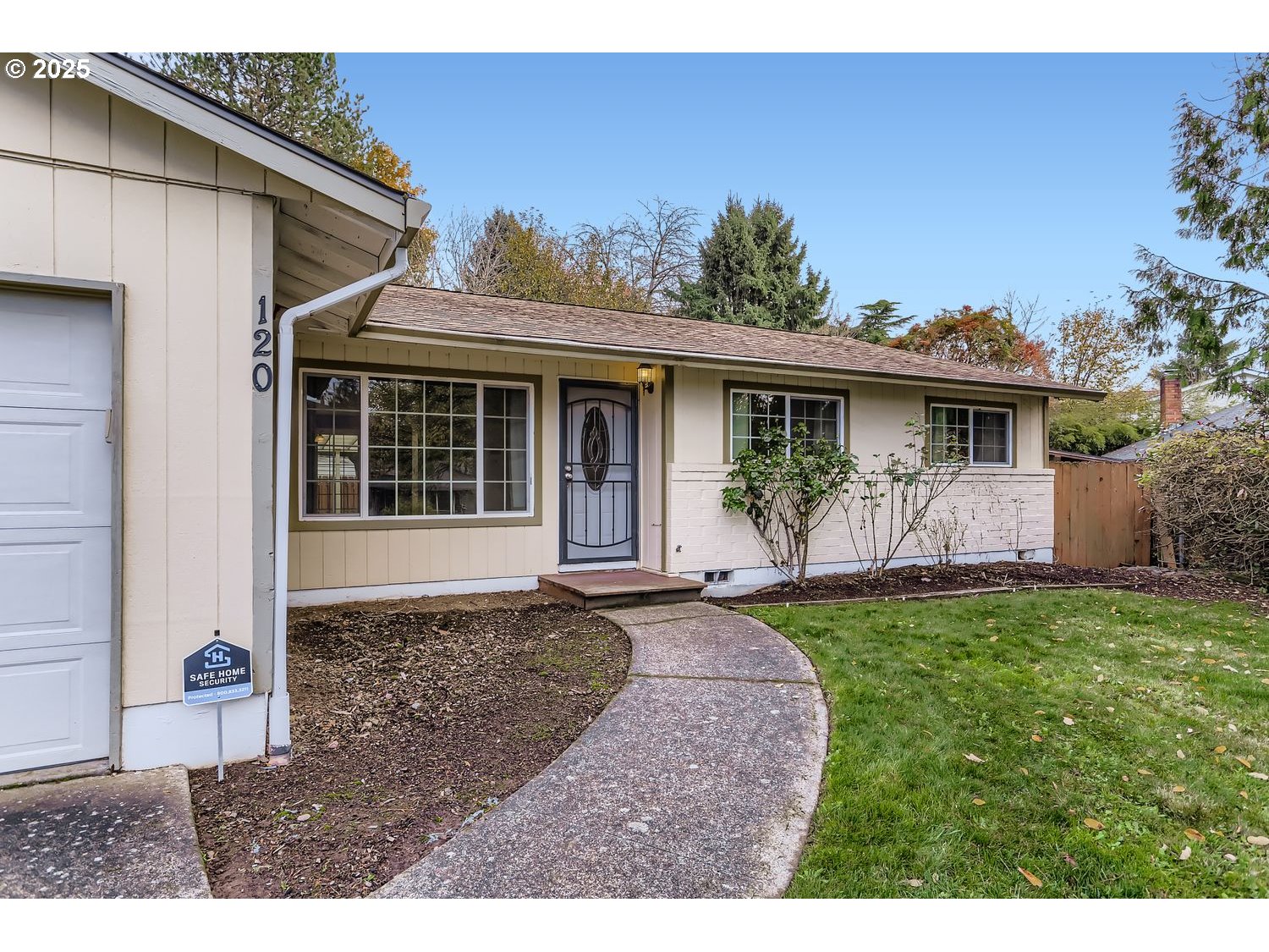 120 Northwest Giese Avenue Gresham, OR 97030 - Photo 3 of 17 a front view of a house with garden