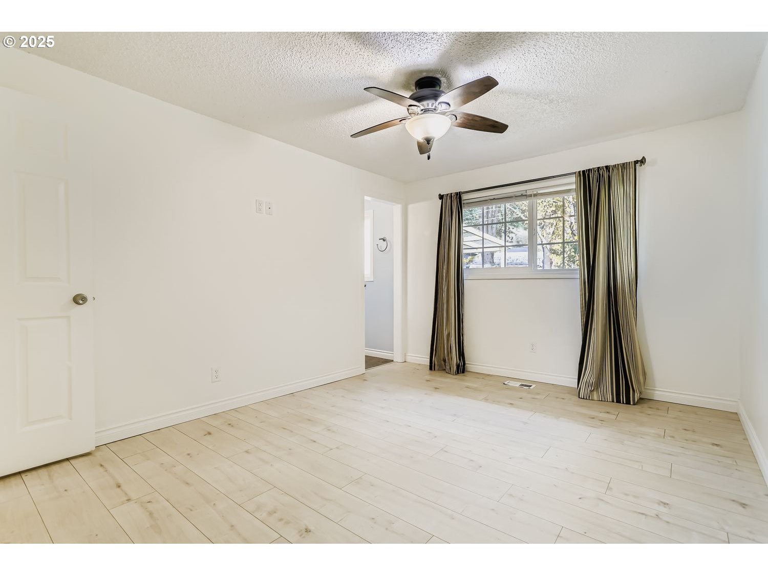 120 Northwest Giese Avenue Gresham, OR 97030 - Photo 8 of 17 a view of an empty room with a window