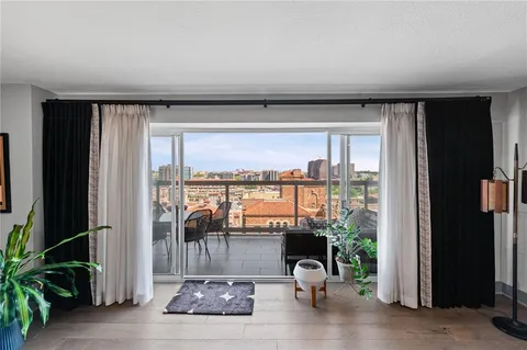 $699,000 | 221 West 48th Street, Unit 1402, Kansas City, MO 64112