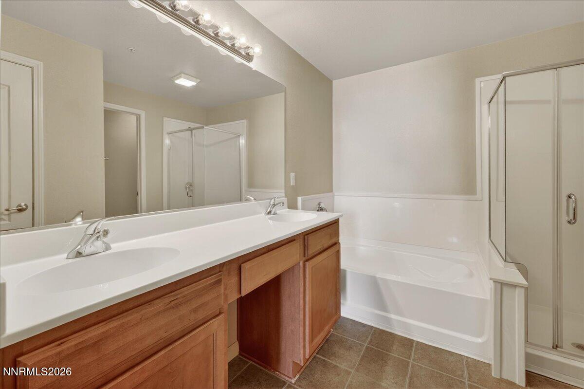 17000 Wedge Parkway, Unit 1525 Reno, NV 89511 - Photo 25 of 42 a bathroom with a tub sink and mirror