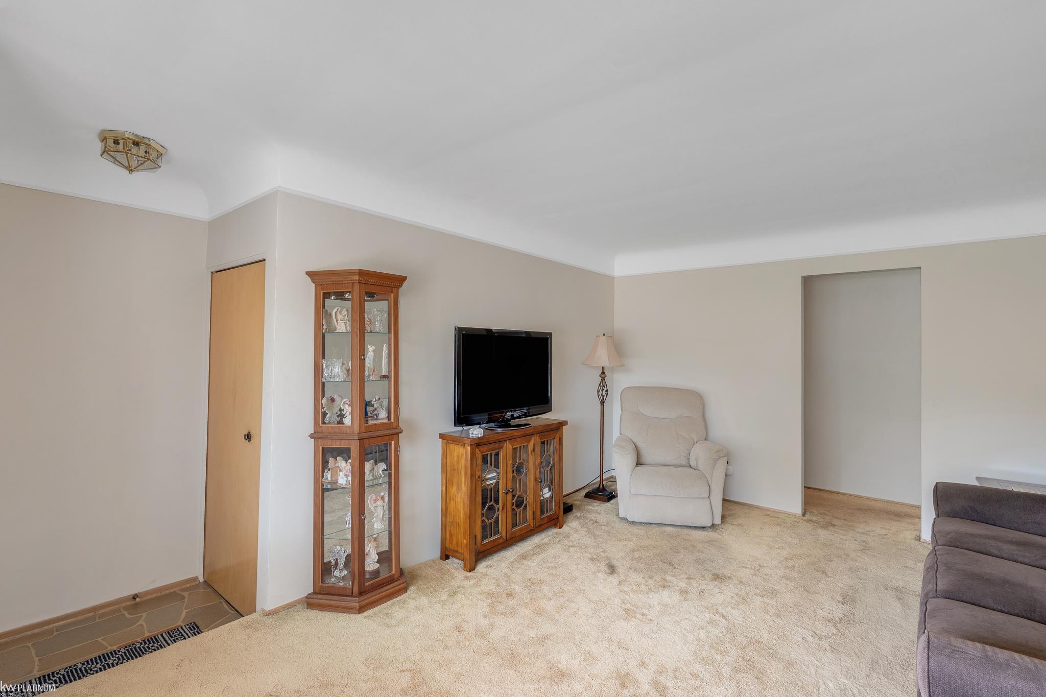 29345 Ridgefield Avenue Warren, MI 48088 - Photo 7 of 31