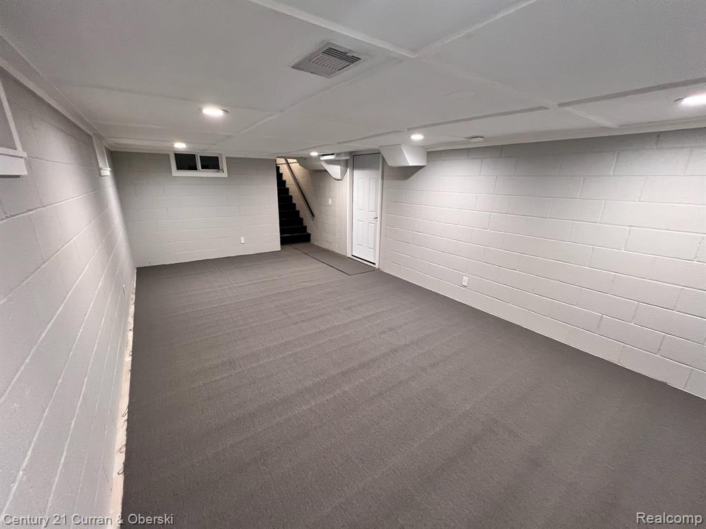 210 Center Street Fenton, MI 48430 - Photo 12 of 25 Gallery Image 12