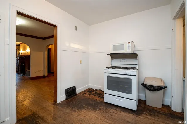 $59,900 | 802 West Gift Avenue, Peoria, IL 61604