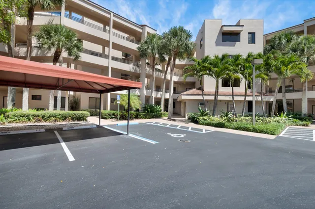 $449,900 | 7546 La Paz Boulevard, Unit 205, Boca Raton, FL 33433