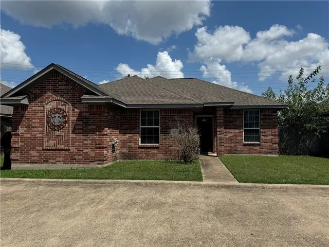 $1,900 | 126 Sterling Street, College Station, TX 77840