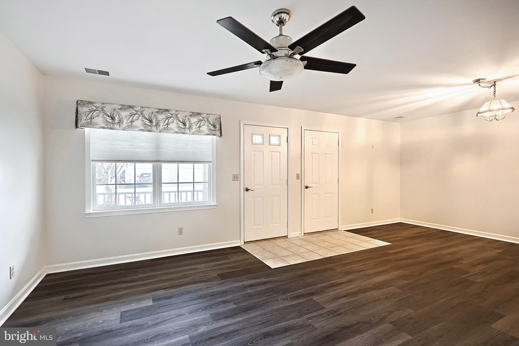 3044 Lakefield Road York, PA 17402 - Photo 4 of 27 Gallery Image 4
