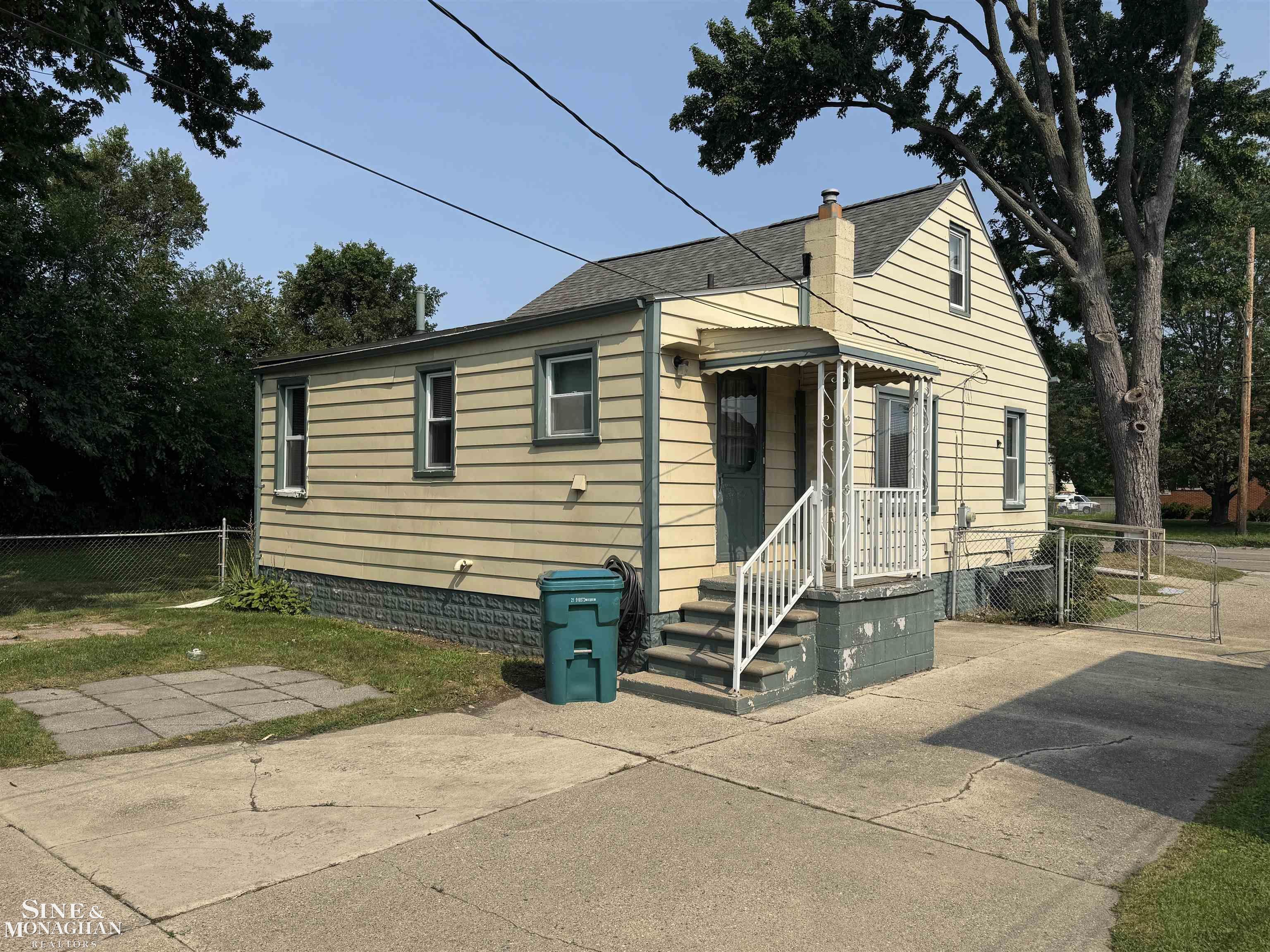 16454 East 10 Mile Road Eastpointe, MI 48021 - Photo 29 of 36 50184014-e9201ead-38ce-499c-9f51-c3bdd960b3c2.JPG