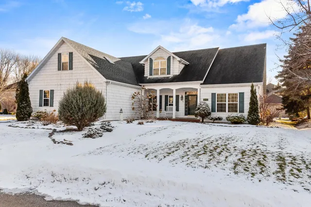 $599,900 | 825 Yorkshire Road, Neenah, WI 54956