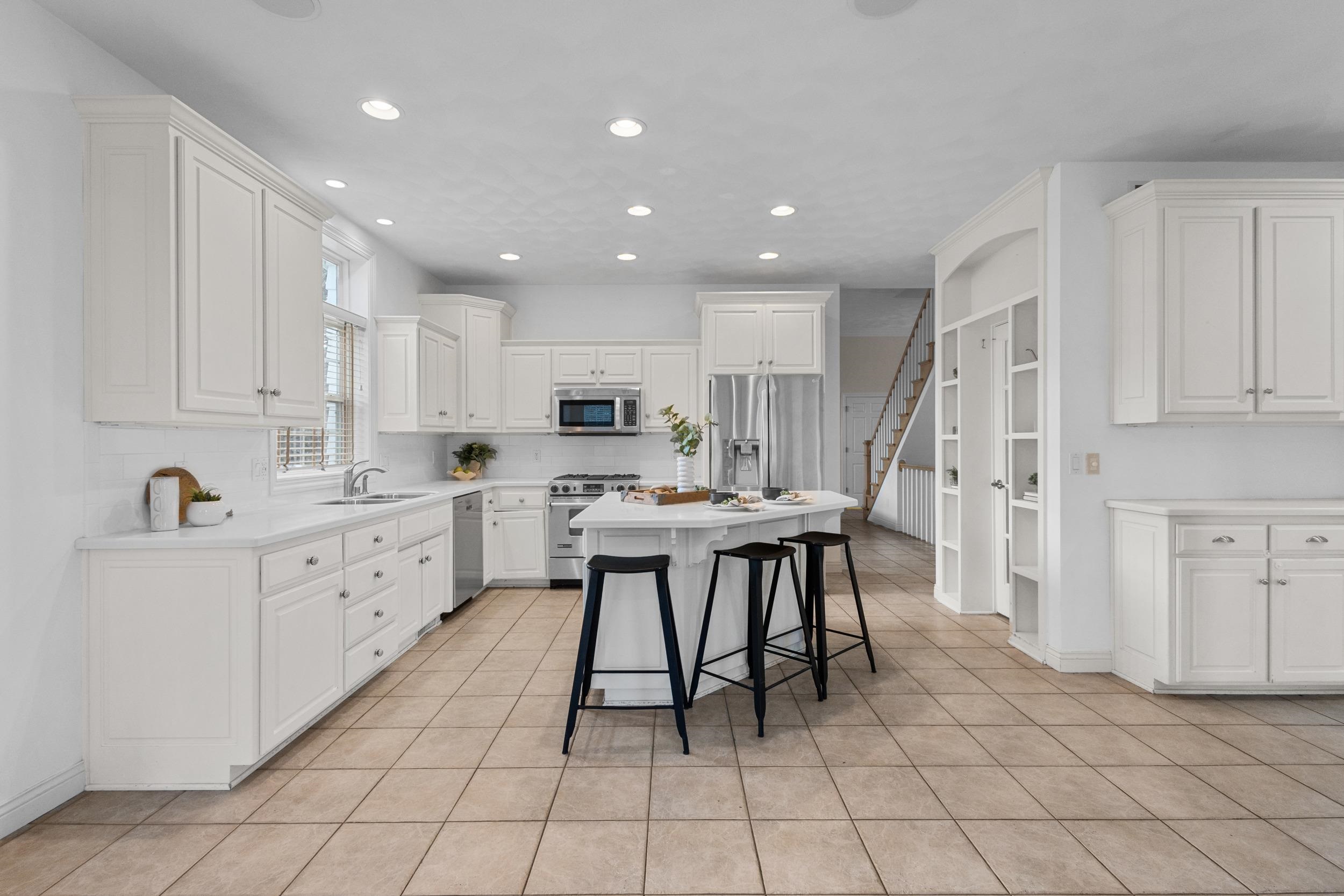 825 Yorkshire Road Neenah, WI 54956 - Photo 12 of 58