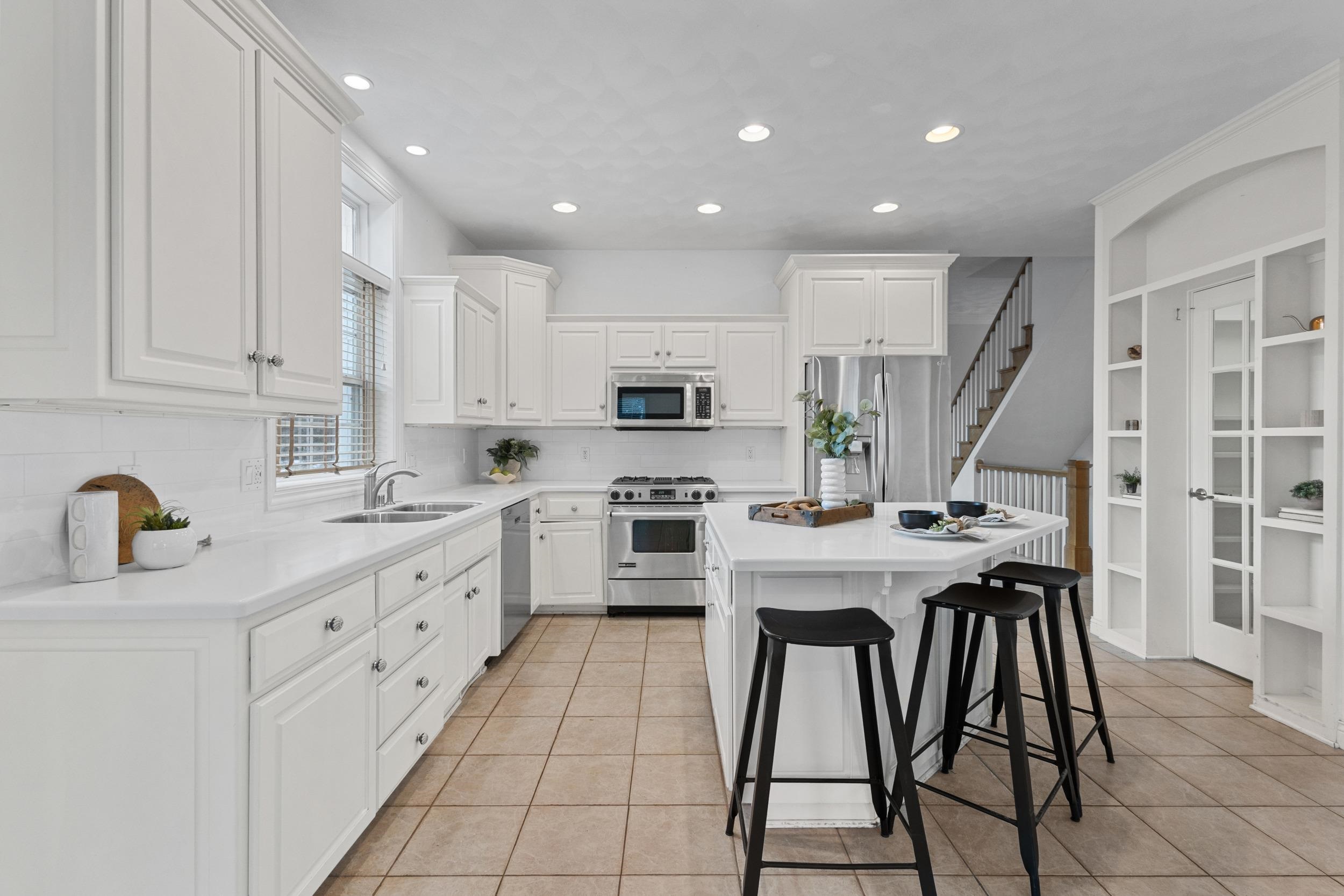 825 Yorkshire Road Neenah, WI 54956 - Photo 13 of 58