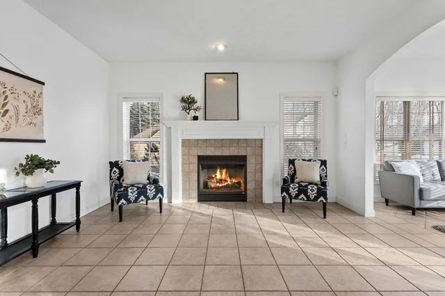 $599,900 | 825 Yorkshire Road, Neenah, WI 54956