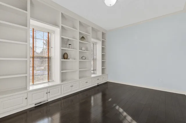 $599,900 | 825 Yorkshire Road, Neenah, WI 54956