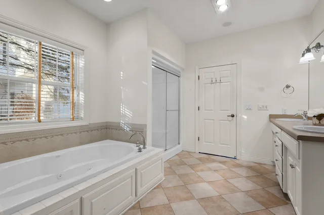 $599,900 | 825 Yorkshire Road, Neenah, WI 54956