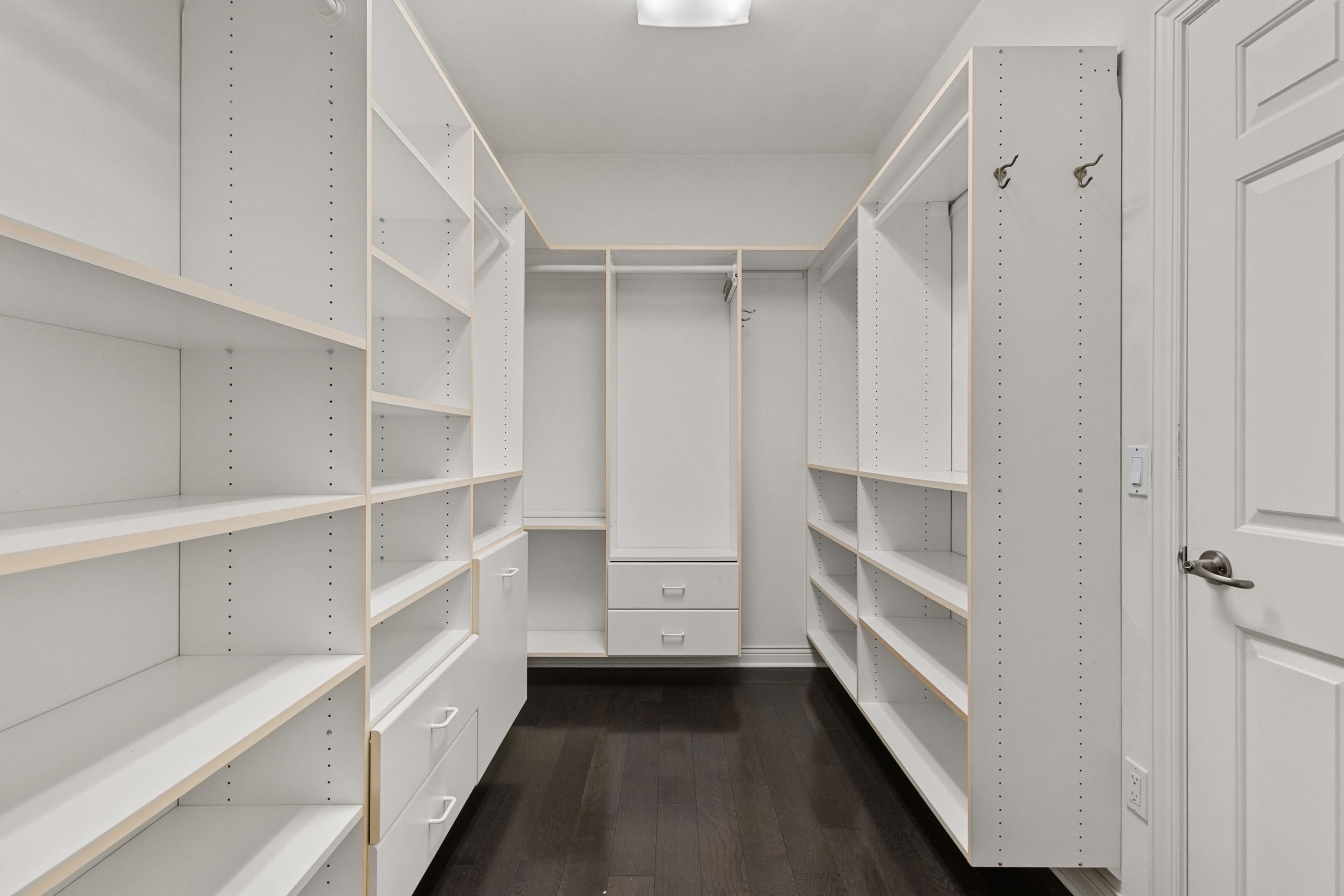 825 Yorkshire Road Neenah, WI 54956 - Photo 33 of 58