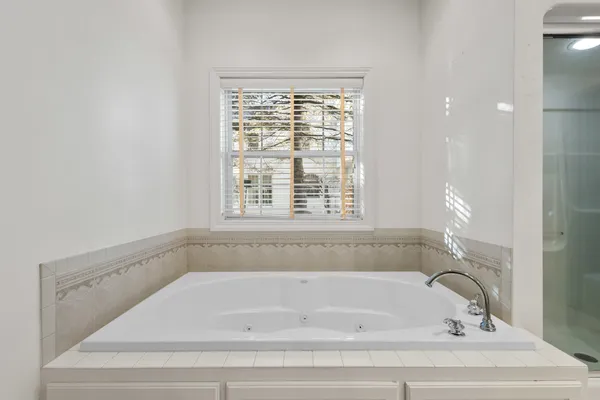 $599,900 | 825 Yorkshire Road, Neenah, WI 54956