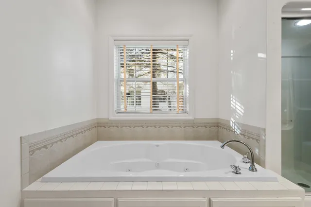 $599,900 | 825 Yorkshire Road, Neenah, WI 54956