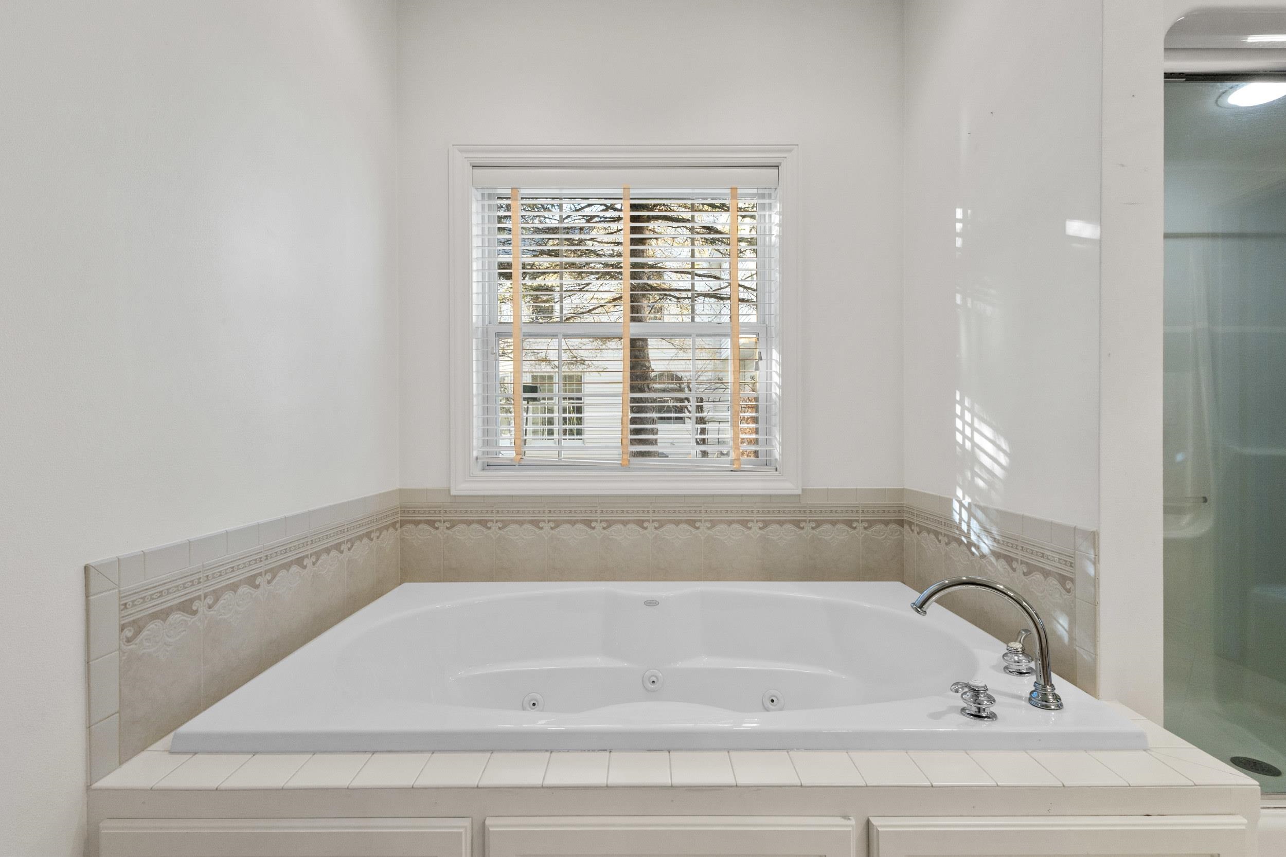 825 Yorkshire Road Neenah, WI 54956 - Photo 34 of 58