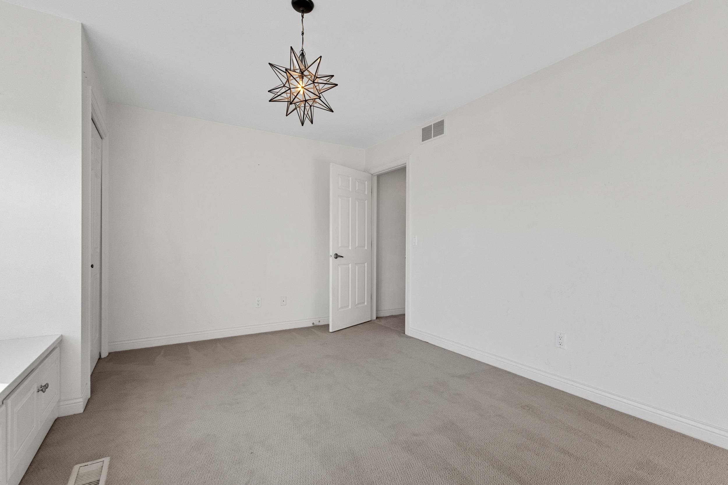 825 Yorkshire Road Neenah, WI 54956 - Photo 38 of 58