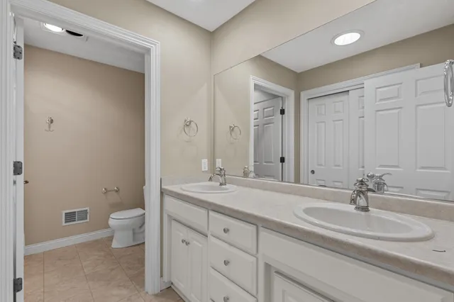 $599,900 | 825 Yorkshire Road, Neenah, WI 54956