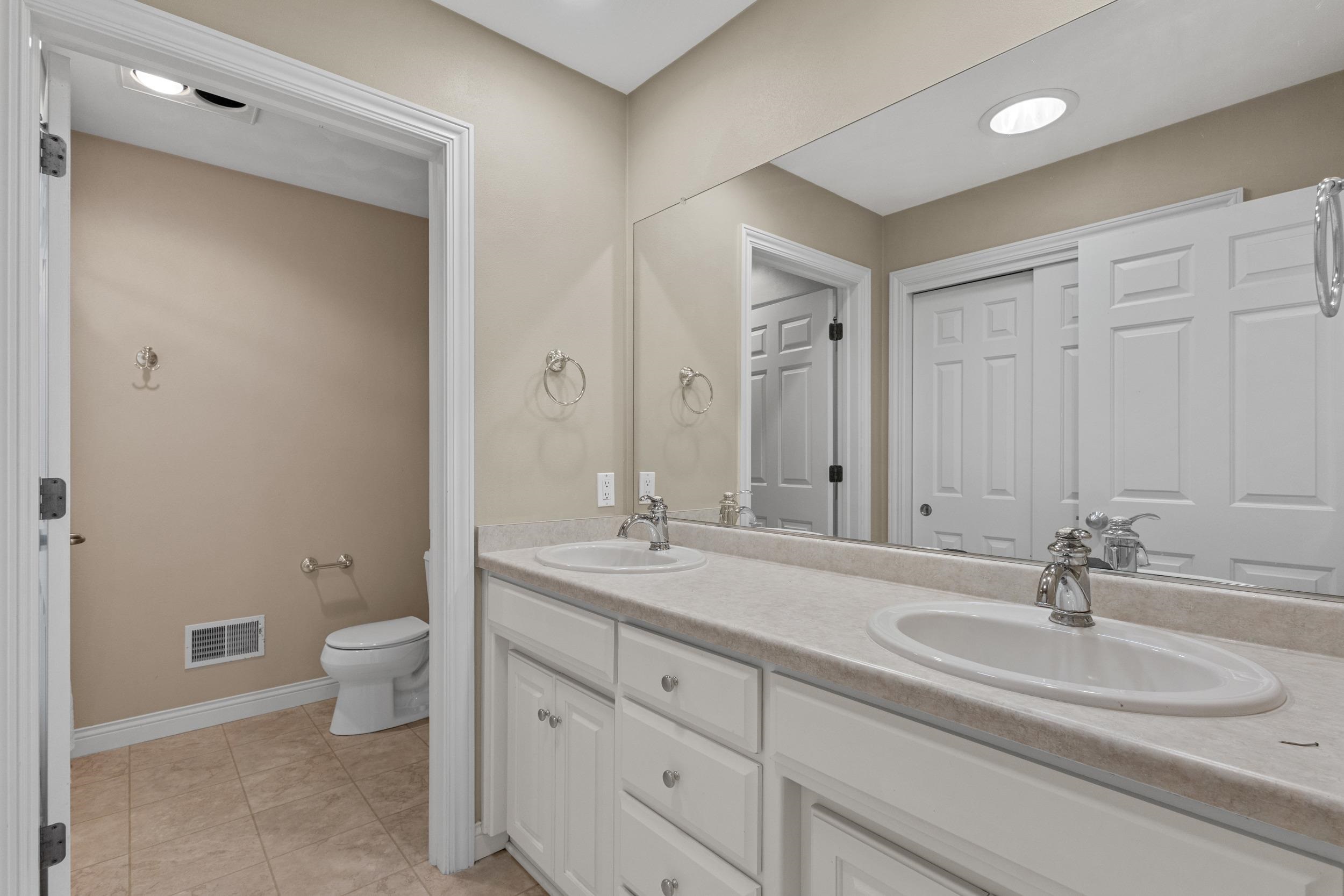 825 Yorkshire Road Neenah, WI 54956 - Photo 43 of 58