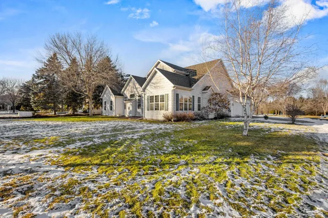 $599,900 | 825 Yorkshire Road, Neenah, WI 54956