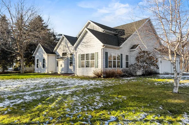 $599,900 | 825 Yorkshire Road, Neenah, WI 54956