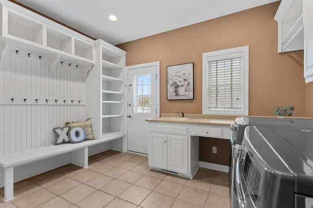 $599,900 | 825 Yorkshire Road, Neenah, WI 54956