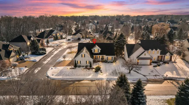 $599,900 | 825 Yorkshire Road, Neenah, WI 54956