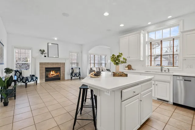 $599,900 | 825 Yorkshire Road, Neenah, WI 54956