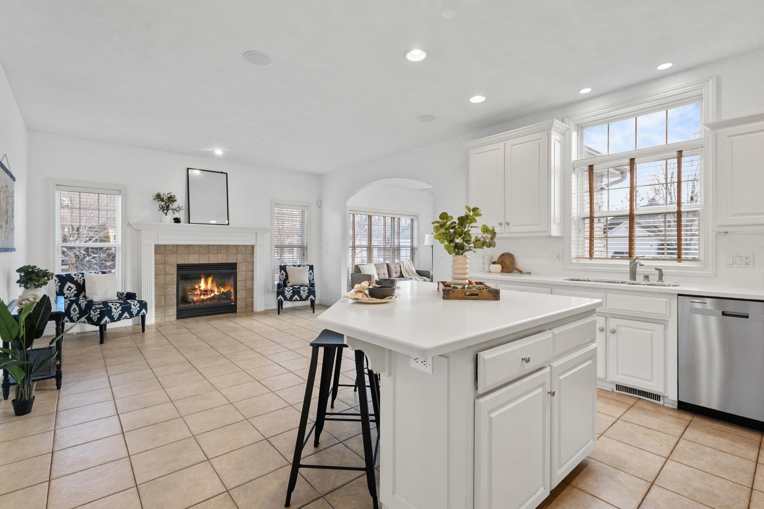 825 Yorkshire Road Neenah, WI 54956 - Photo 9 of 58