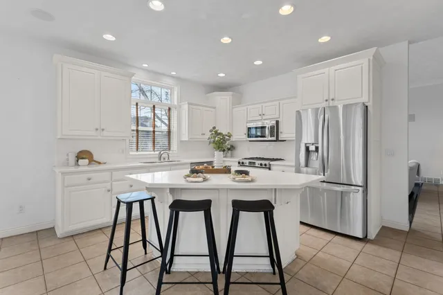 $599,900 | 825 Yorkshire Road, Neenah, WI 54956