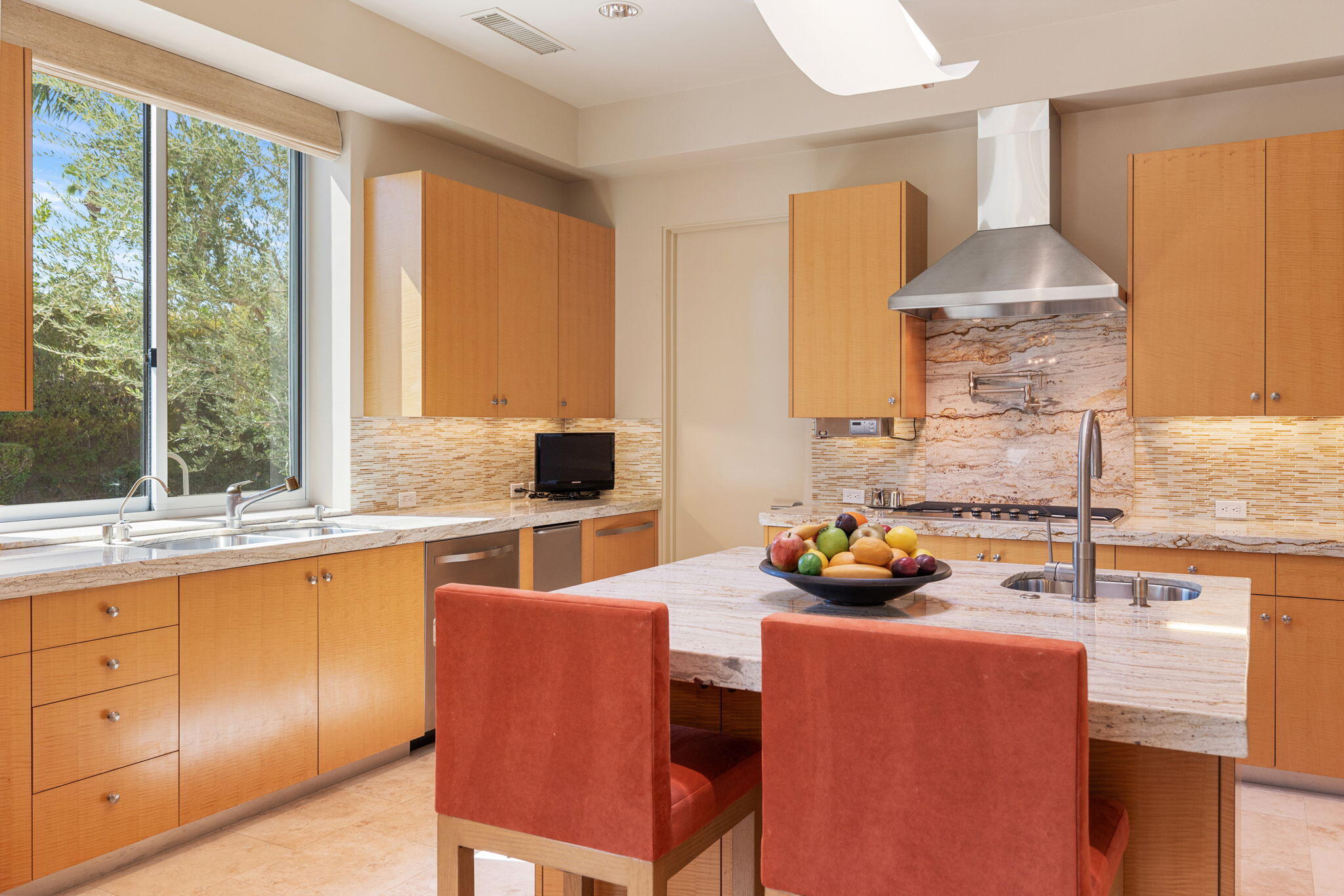 28 Sun Ridge Circle Rancho Mirage, CA 92270 - Photo 20 of 59 a living room with furniture and a large window