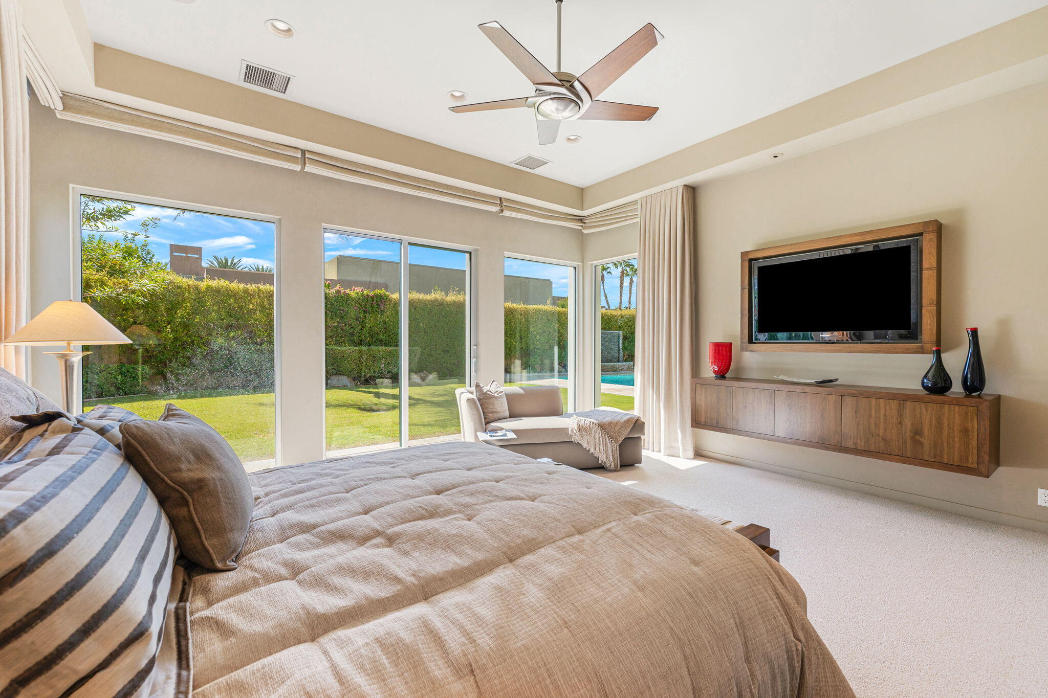 28 Sun Ridge Circle Rancho Mirage, CA 92270 - Photo 29 of 59 a bedroom with a bed and a flat screen tv