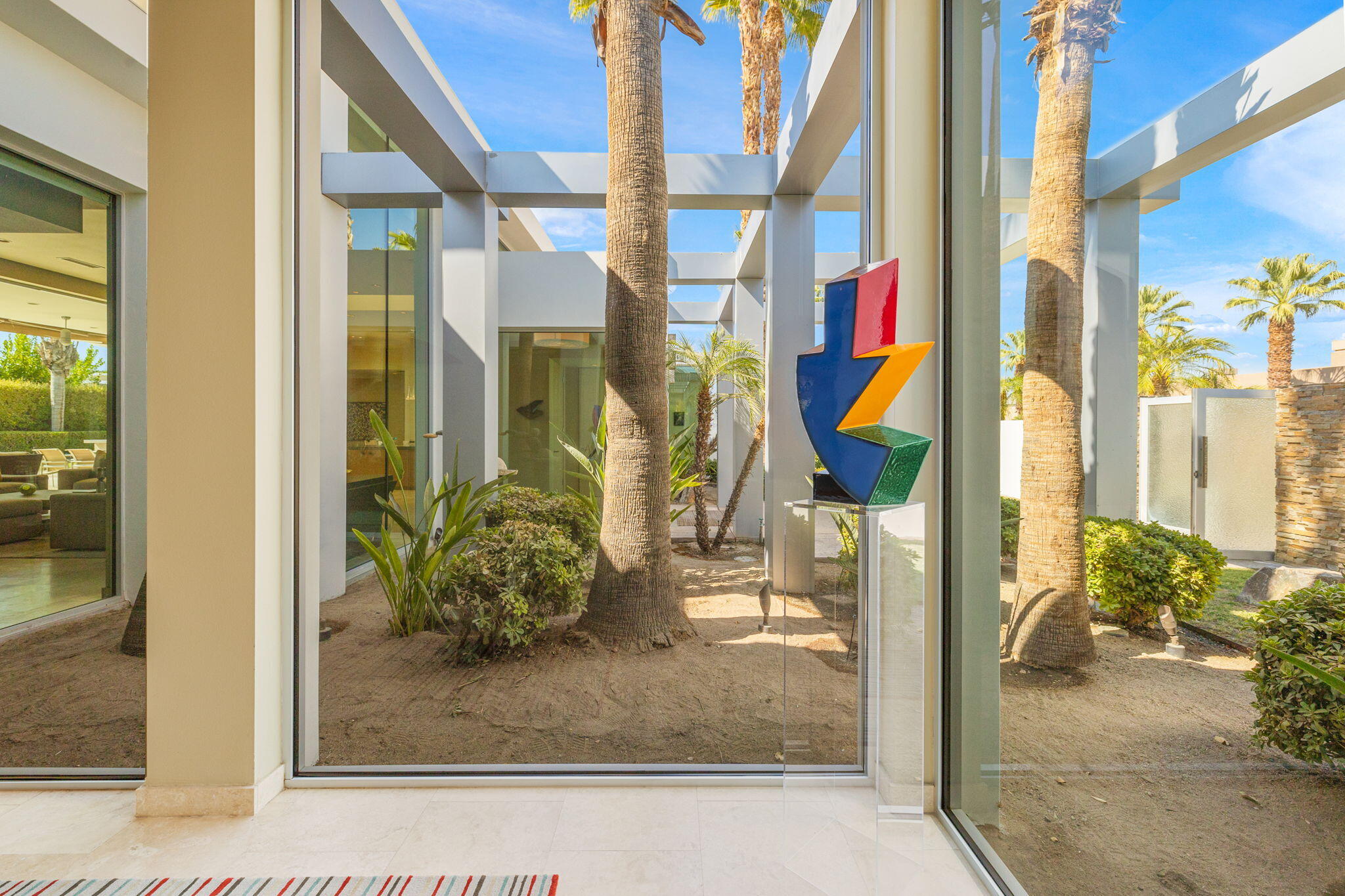 28 Sun Ridge Circle Rancho Mirage, CA 92270 - Photo 5 of 59 a view of an entryway
