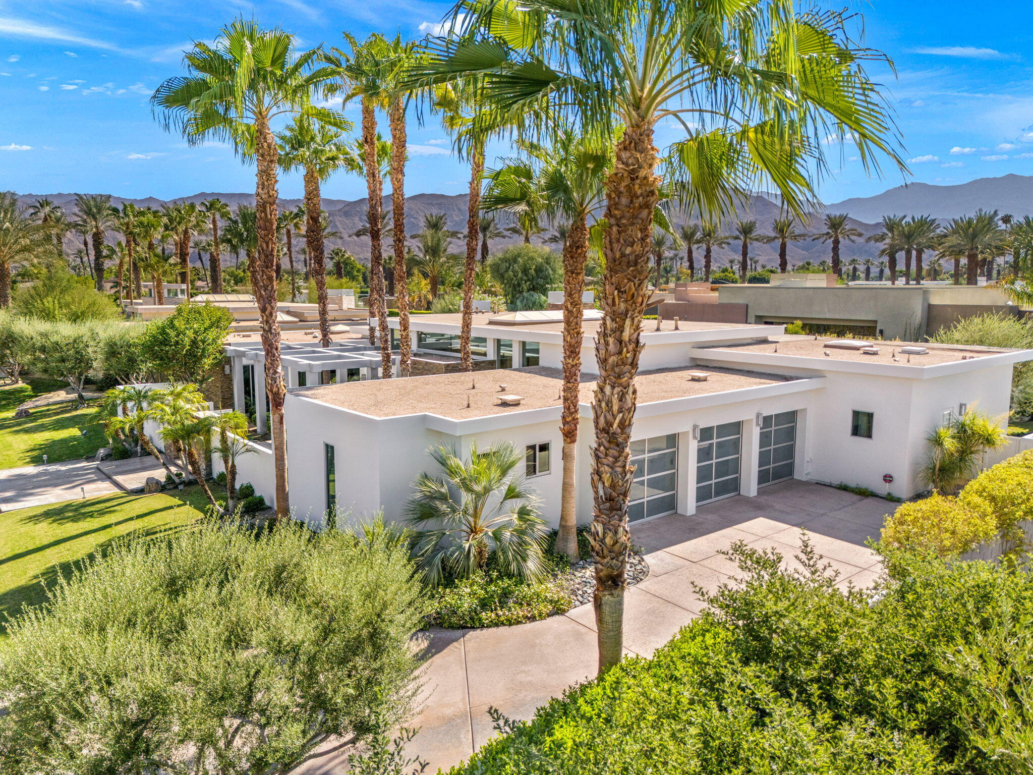 28 Sun Ridge Circle Rancho Mirage, CA 92270 - Photo 58 of 59 a picture of houses with outdoor space and trees