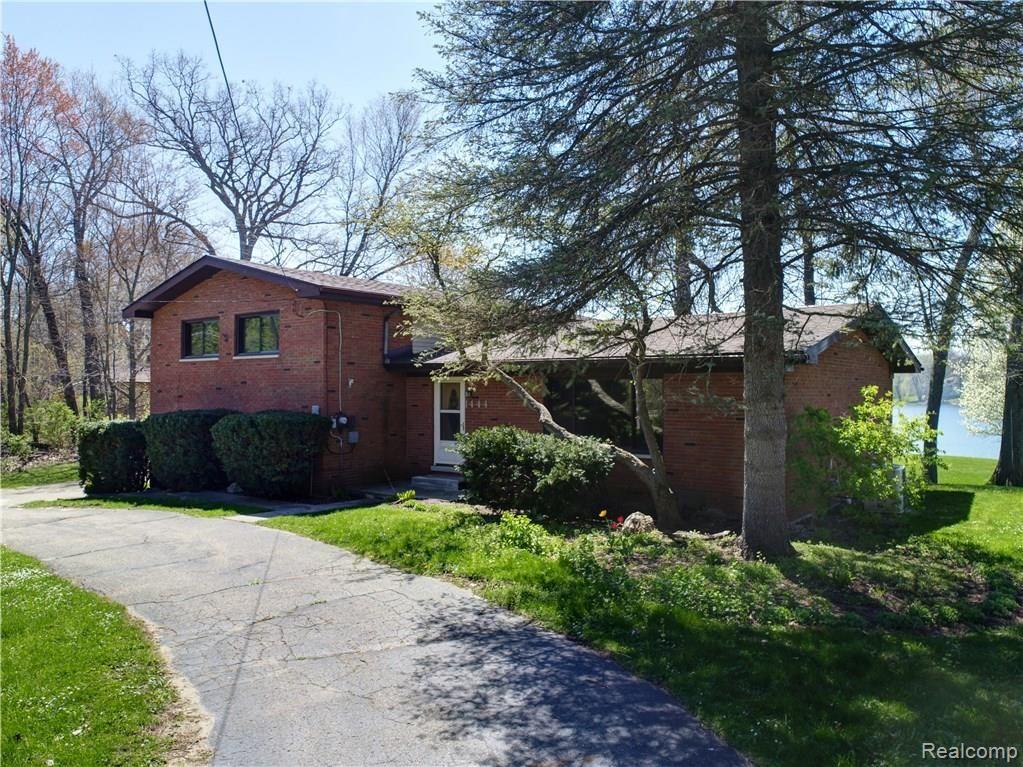 1444 East Coon Lake Road Howell, MI 48843 - Photo 4 of 71 front of you ground.jpg