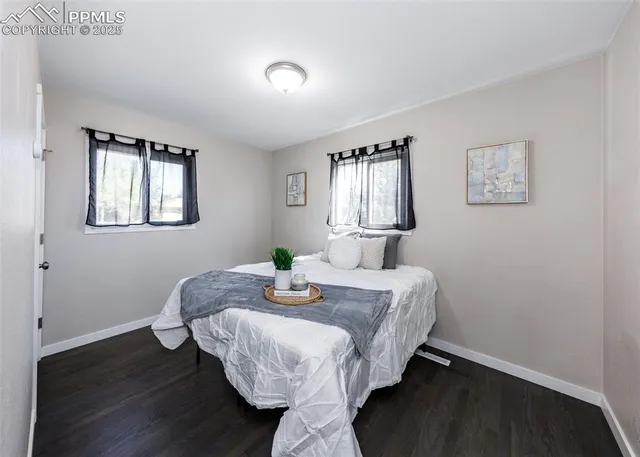 a bed room with a bed and windows