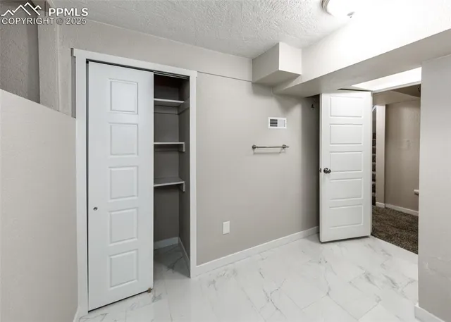 a view of utility room